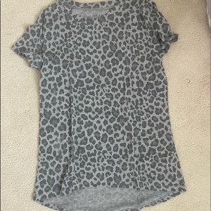 grey leopard print short sleeve